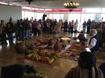 Interprétation consécutive pendant une cérémonie de remerciement à la terre nourricière, Lima